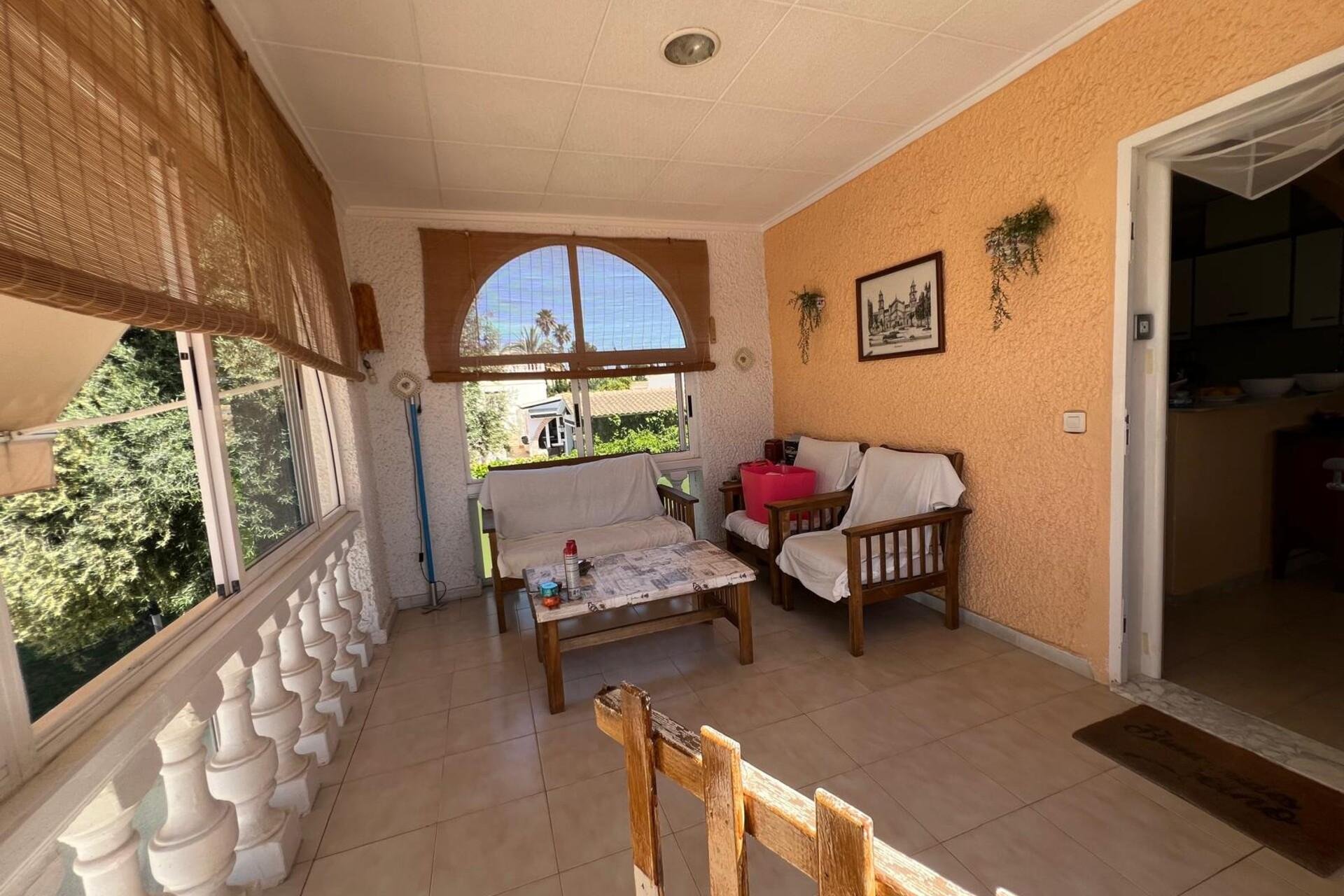 Resale - Villa * - Torrevieja * - La Siesta *