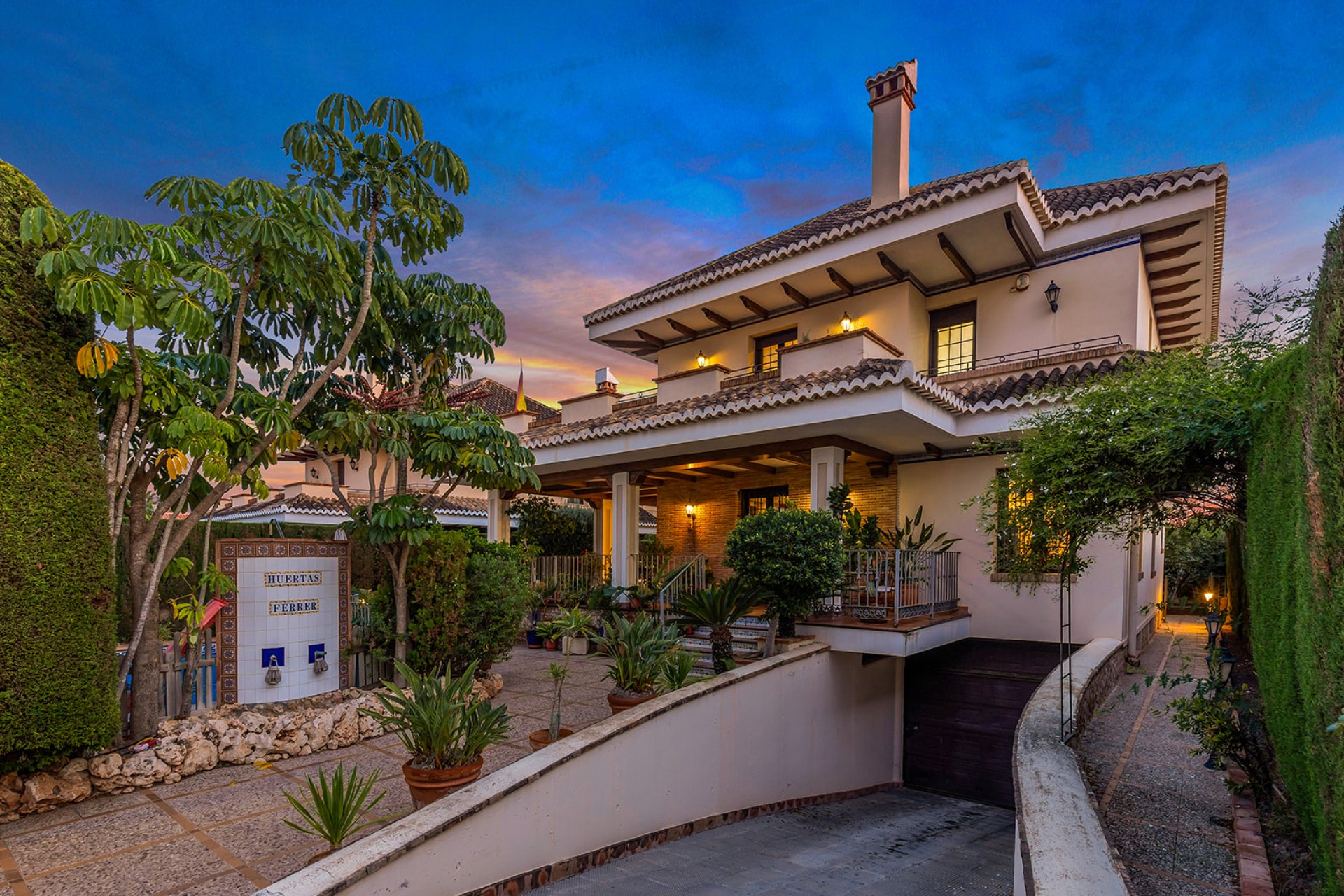 Resale - Villa * - Torrevieja - La Veleta *