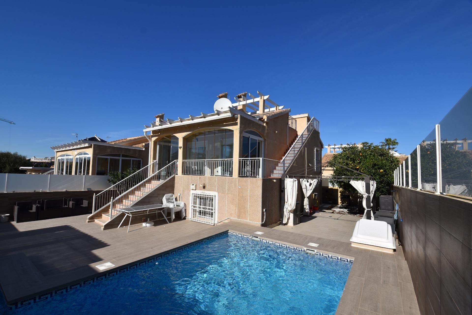 Resale - Villa - Torrevieja - Los Altos