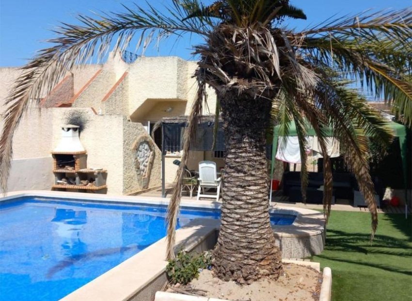 Resale - Villa - Torrevieja - Los Altos