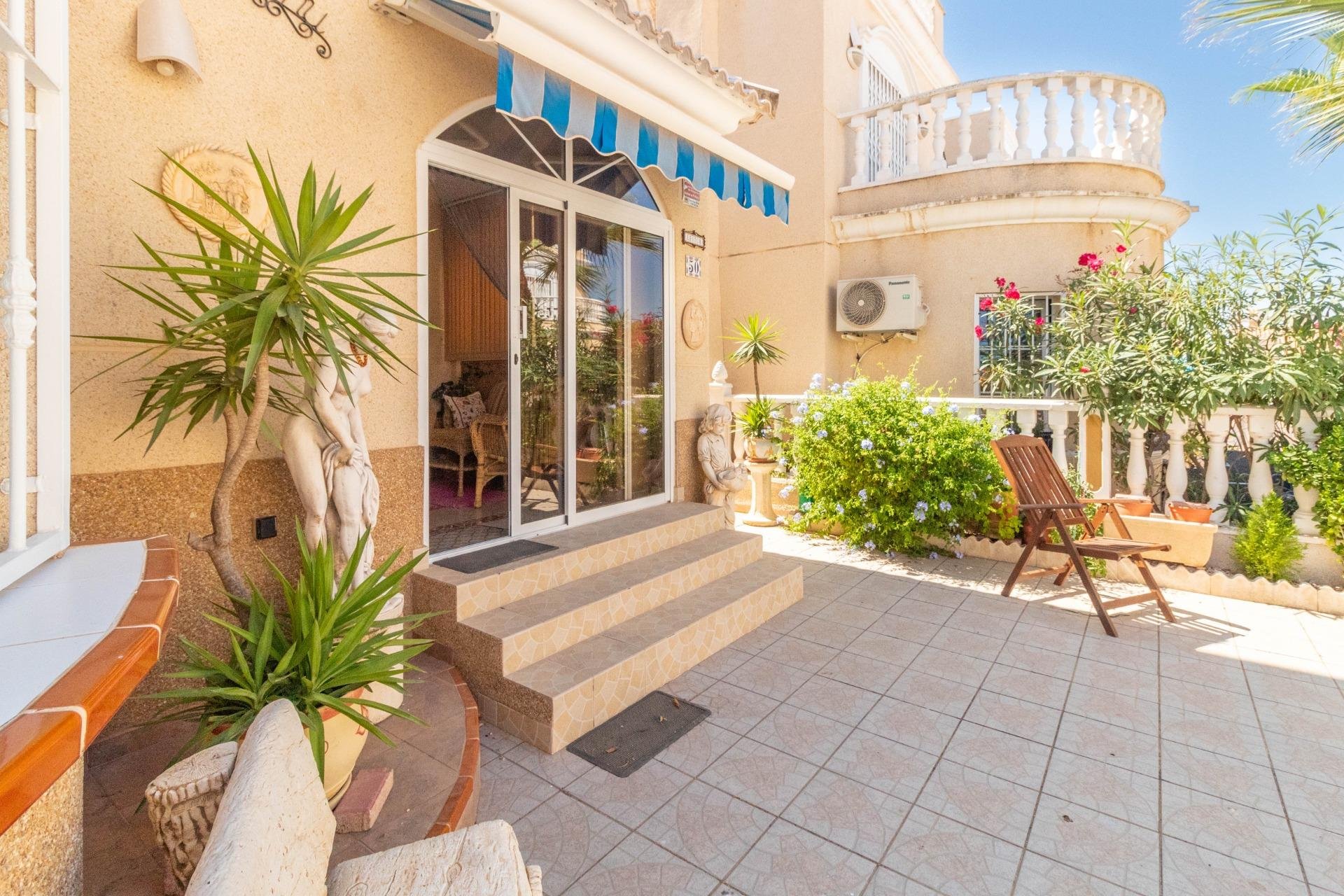 Resale - Villa - Torrevieja - Los altos