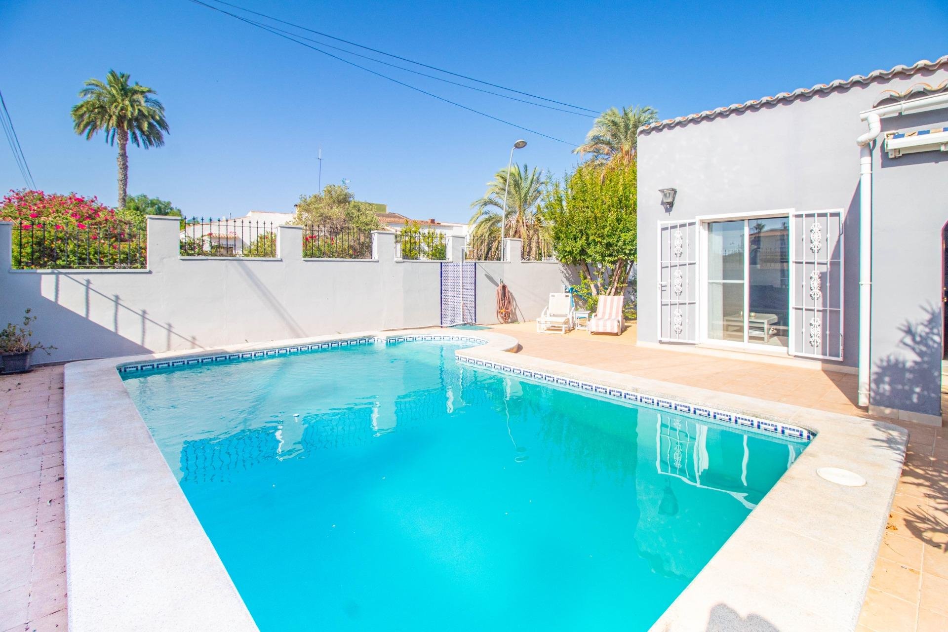 Resale - Villa - Torrevieja - Los balcones