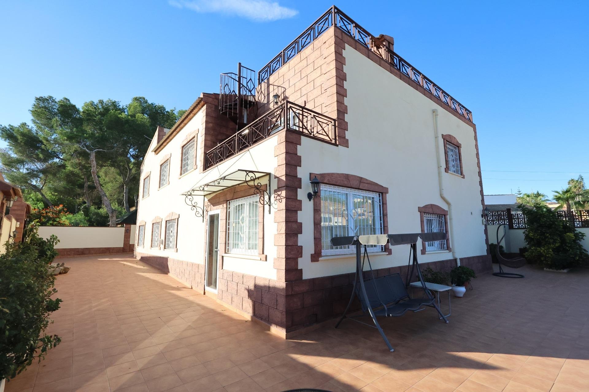 Resale - Villa * - Torrevieja - Los Balcones *