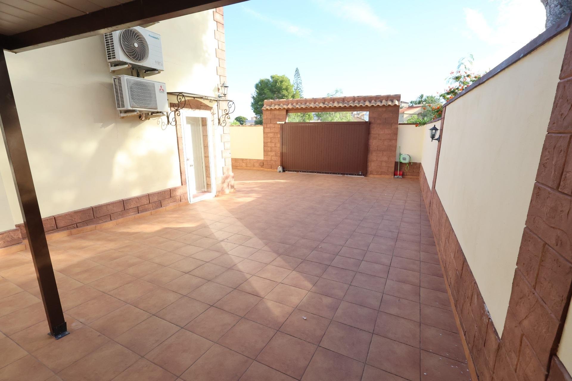 Resale - Villa * - Torrevieja - Los Balcones *