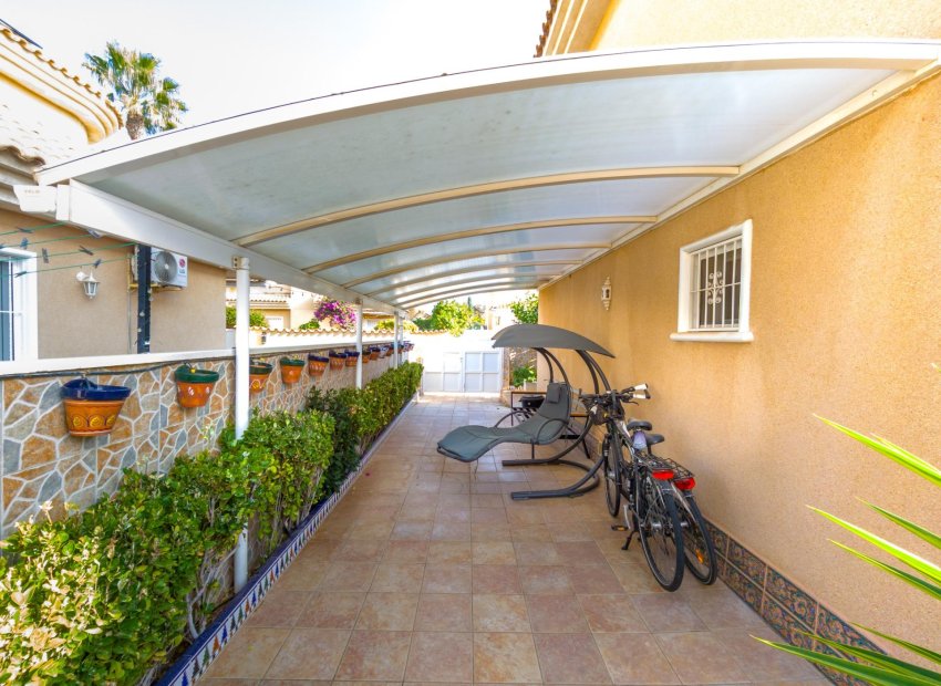 Resale - Villa * - Torrevieja * - Los Balcones *