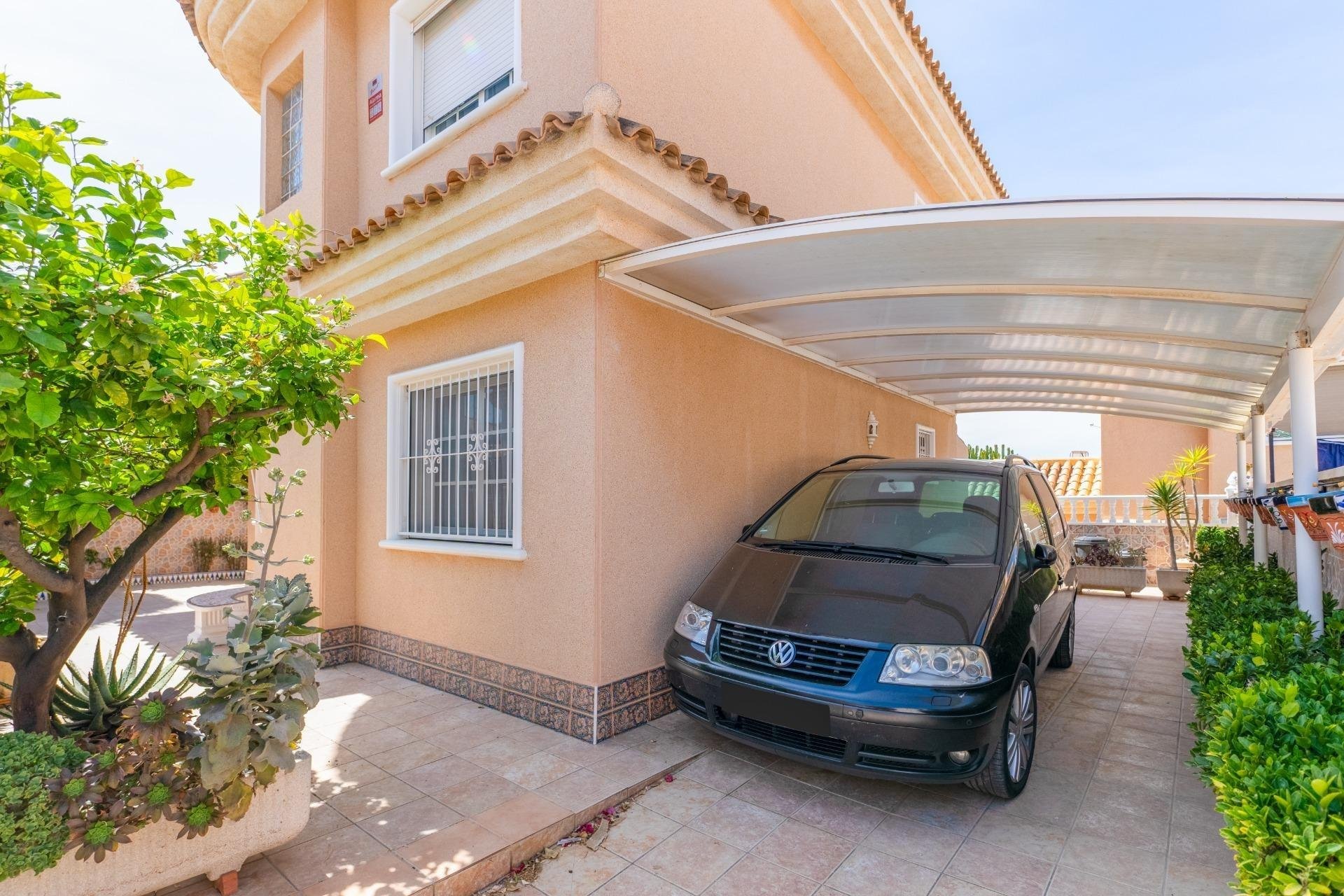 Resale - Villa * - Torrevieja * - Los Balcones *