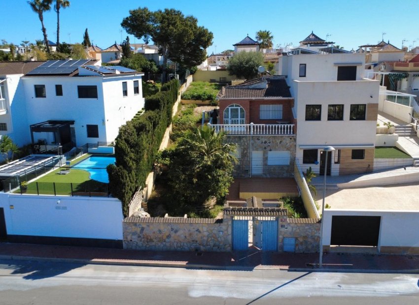 Resale - Villa * - Torrevieja * - Los Balcones *