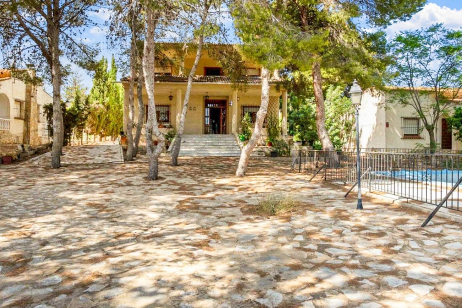 Resale - Villa * - Torrevieja * - Los Balcones *