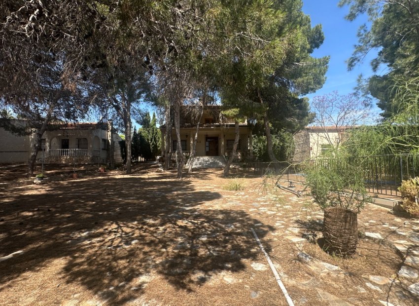 Resale - Villa * - Torrevieja * - Los Balcones *