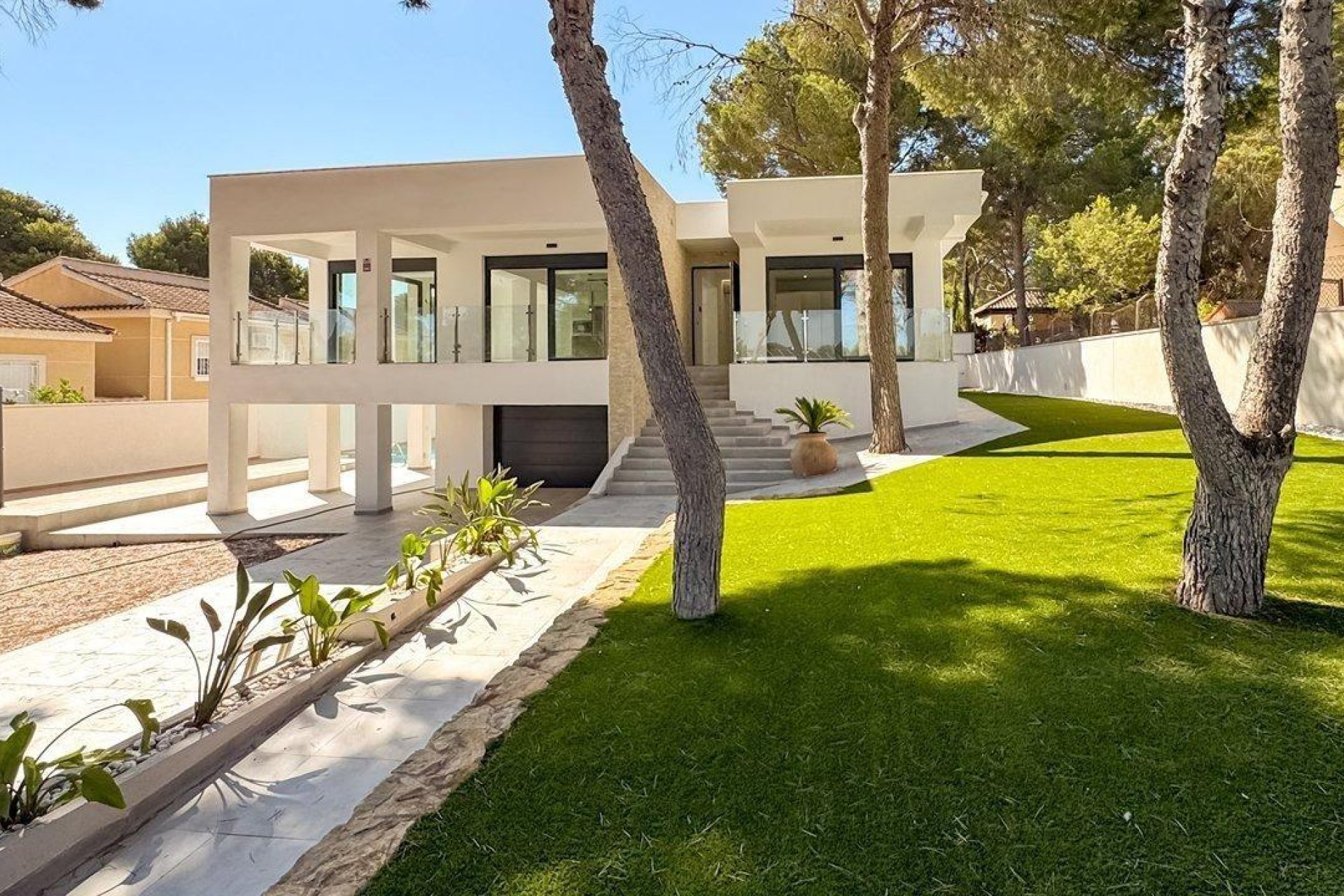 Resale - Villa * - Torrevieja * - Los Balcones *