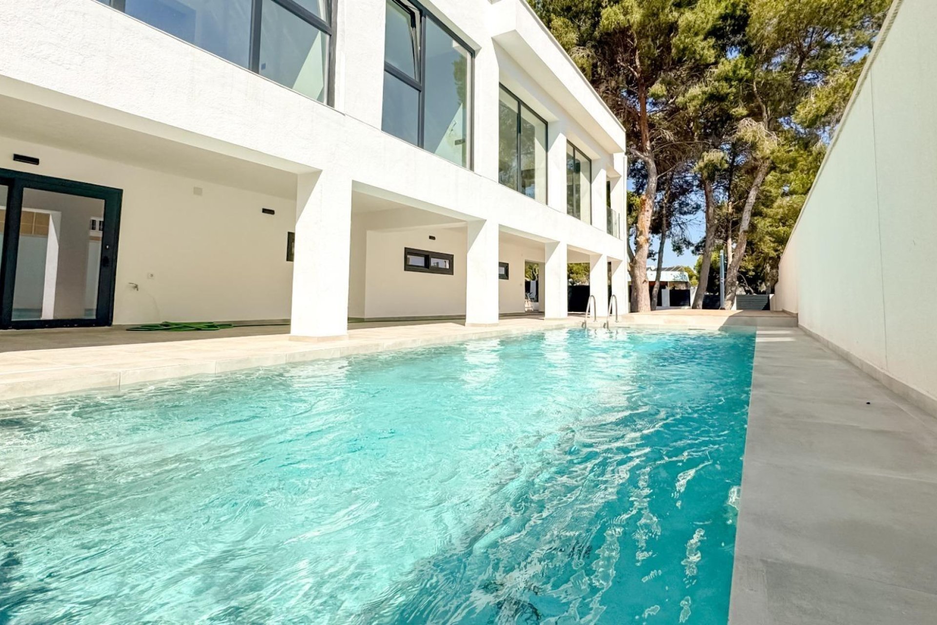 Resale - Villa * - Torrevieja * - Los Balcones *
