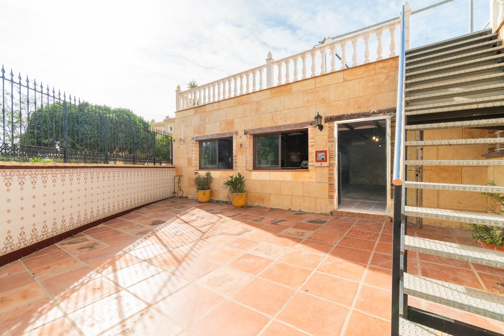 Resale - Villa * - Torrevieja * - Los Balcones *