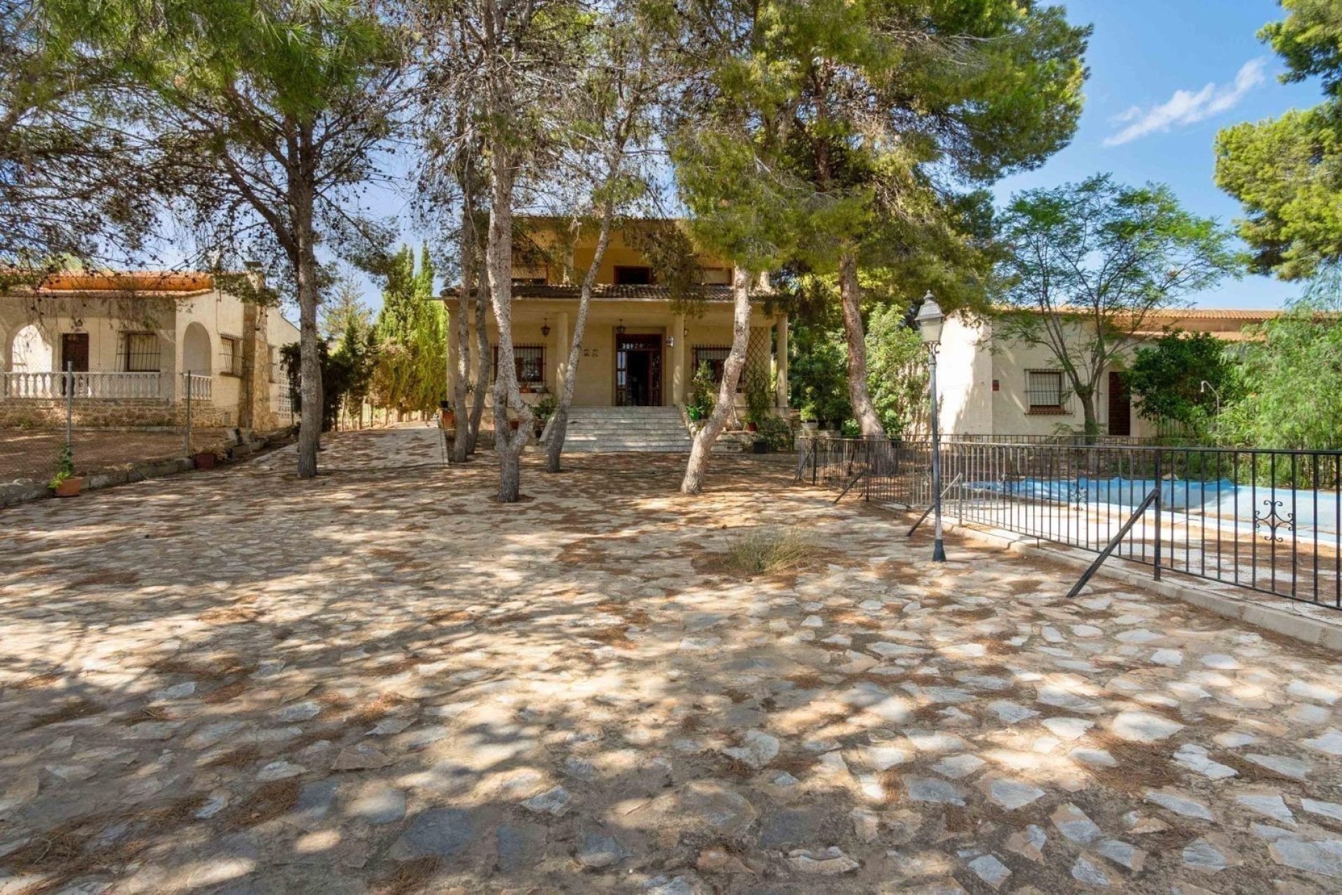 Resale - Villa * - Torrevieja * - Los Balcones *