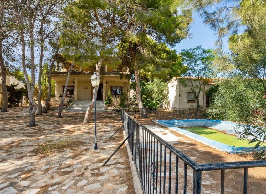 Resale - Villa * - Torrevieja * - Los Balcones *