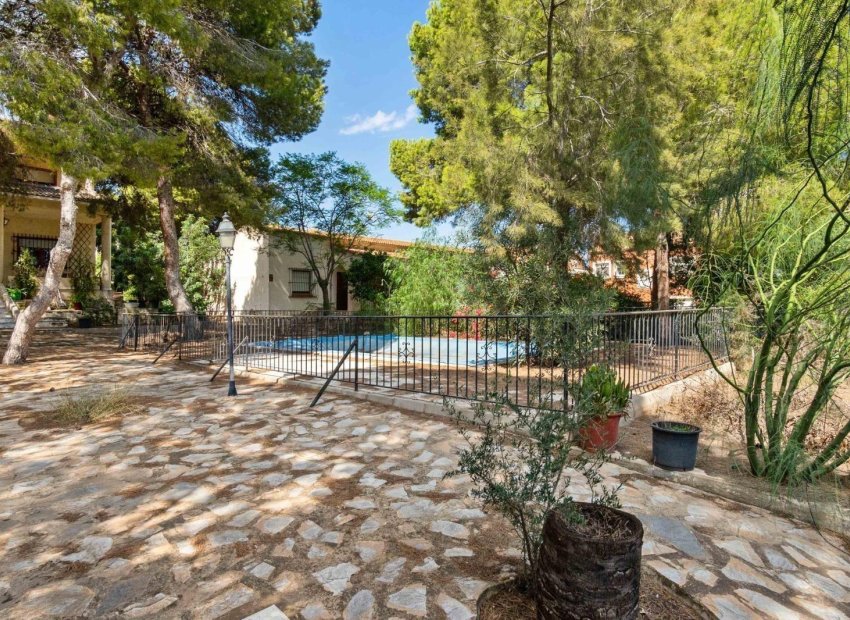 Resale - Villa * - Torrevieja * - Los Balcones *