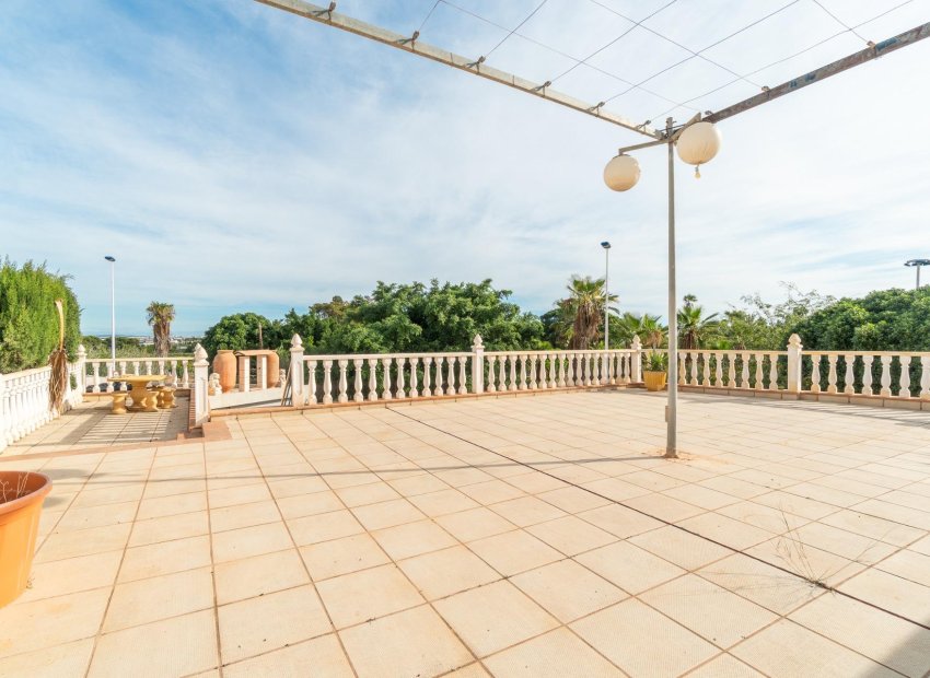 Resale - Villa * - Torrevieja * - Orihuela costa