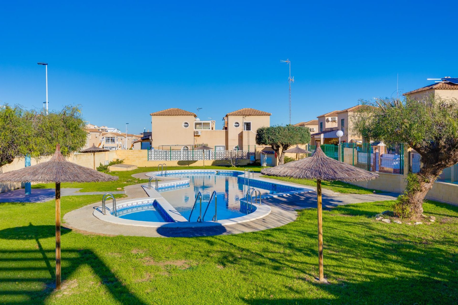 Resale - Villa - Torrevieja - Pueblo - Centro