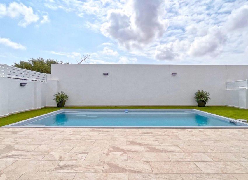 Resale - Villa - Torrevieja - San luis