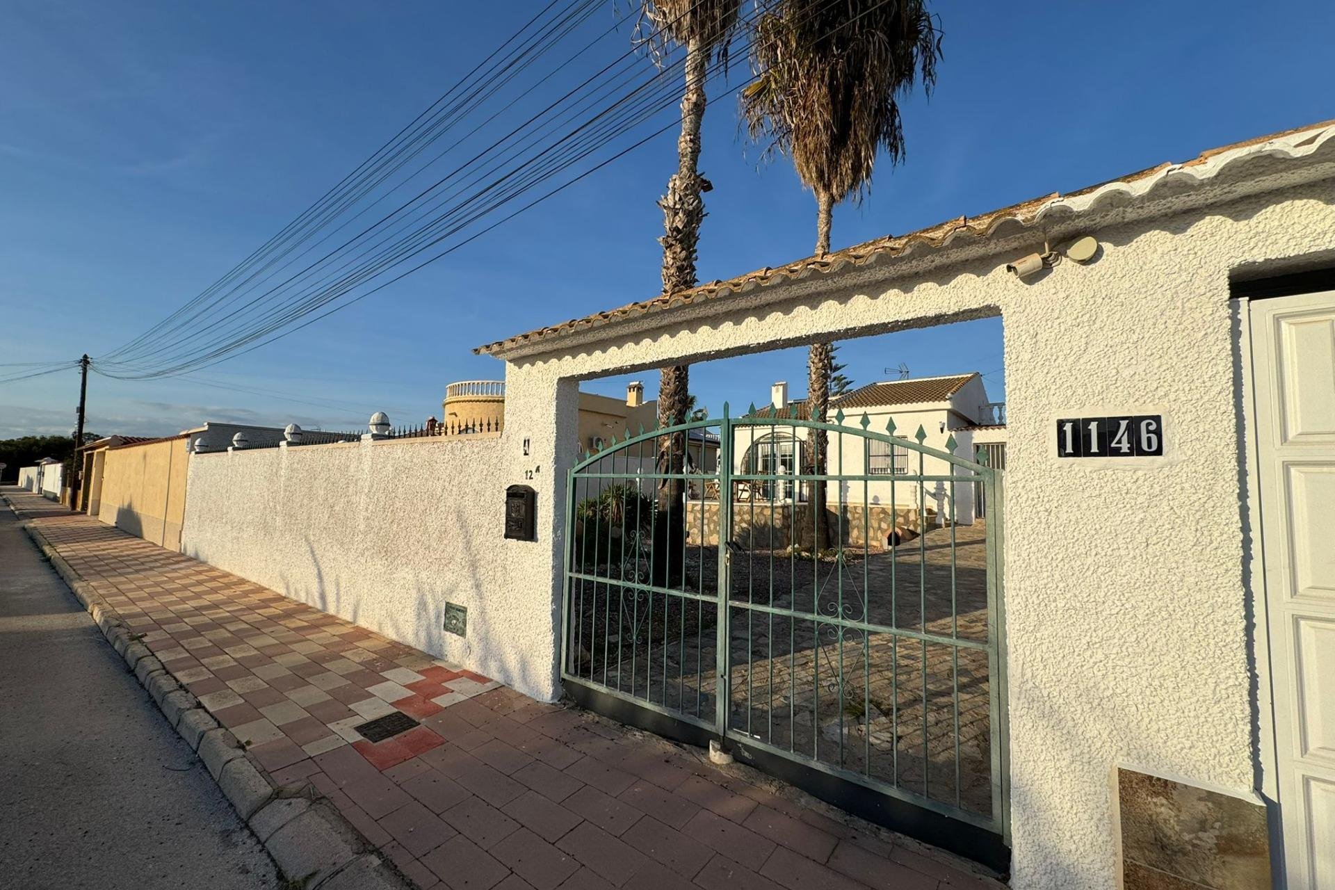 Resale - Villa * - Torrevieja - San luis