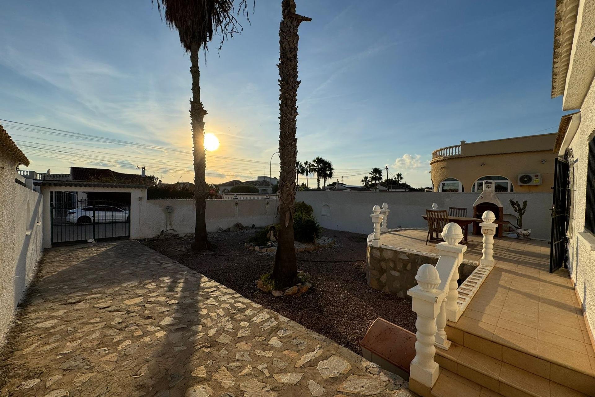 Resale - Villa * - Torrevieja - San luis