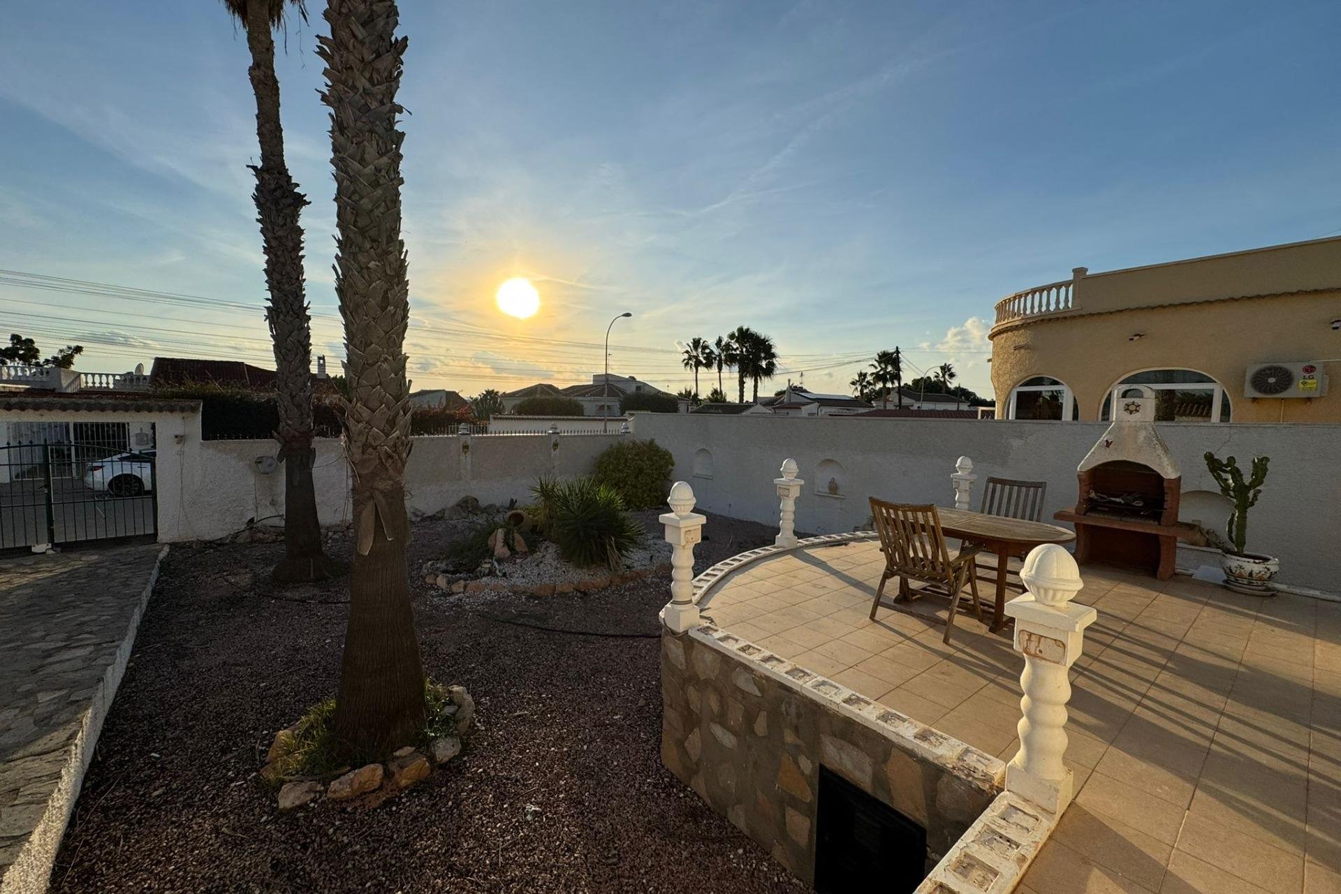 Resale - Villa * - Torrevieja - San luis