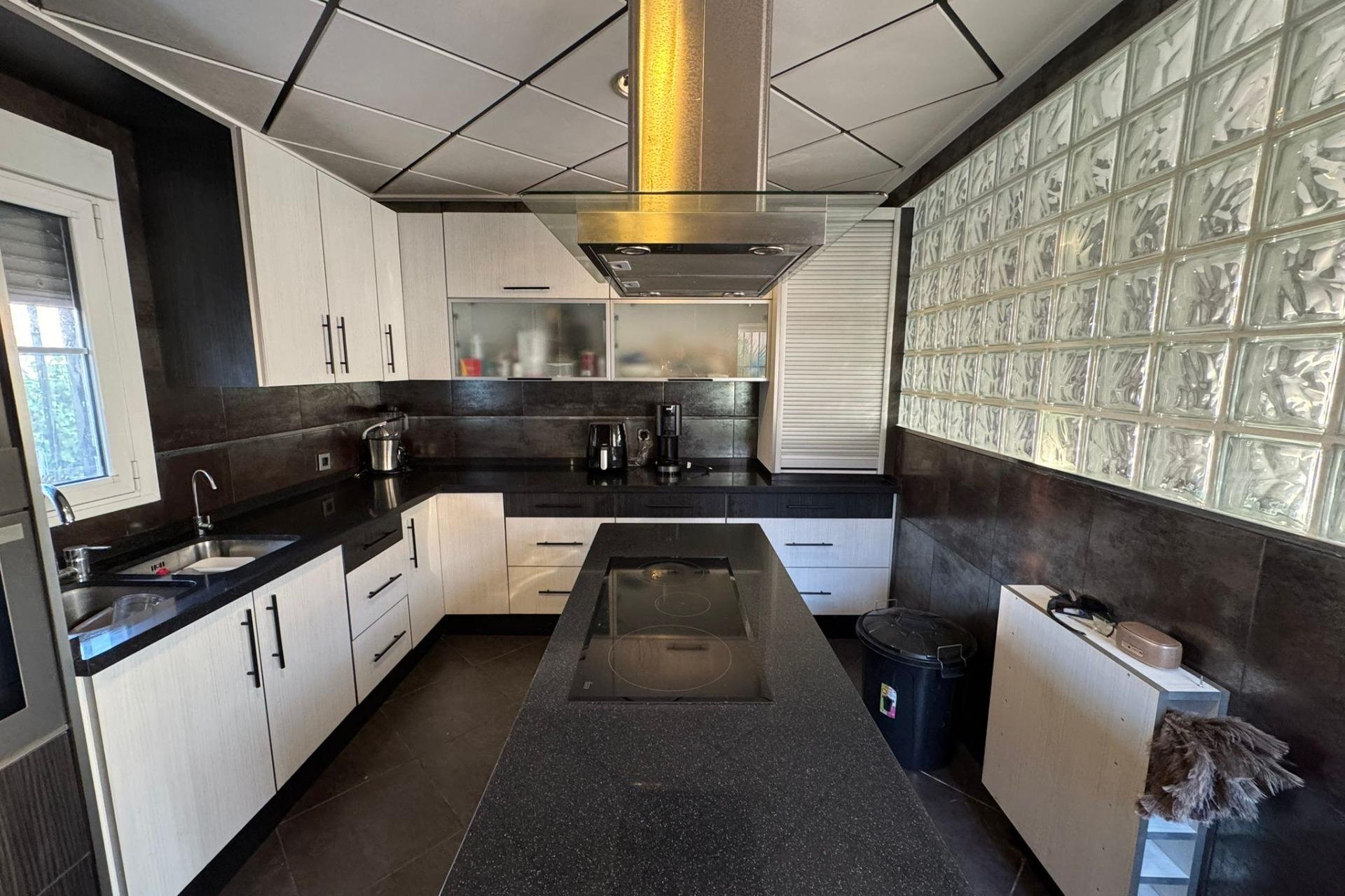 Resale - Villa * - Torrevieja - San luis