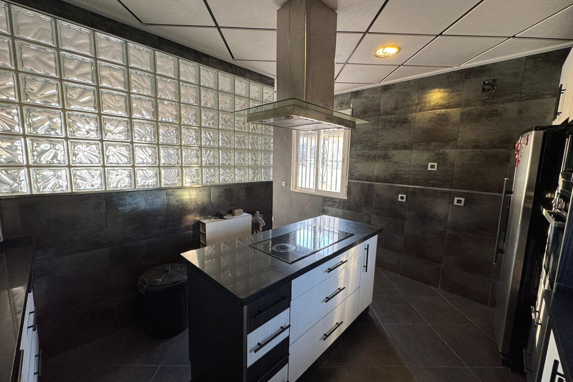 Resale - Villa * - Torrevieja - San luis