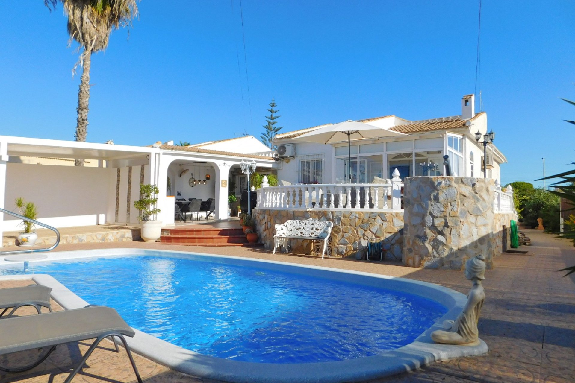 Resale - Villa * - Torrevieja * - San luis *