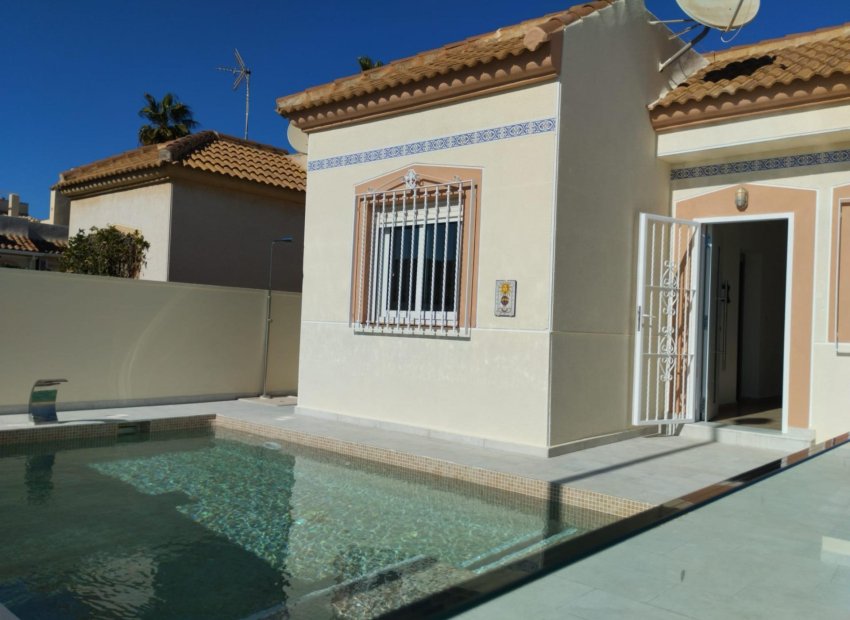 Resale - Villa * - Torrevieja * - Torreblanca *