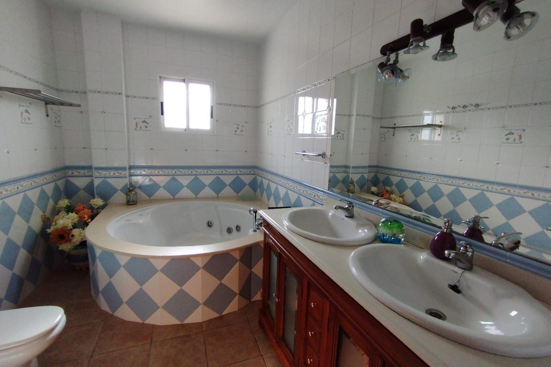 Resale - Villa - Torrevieja - Torreta