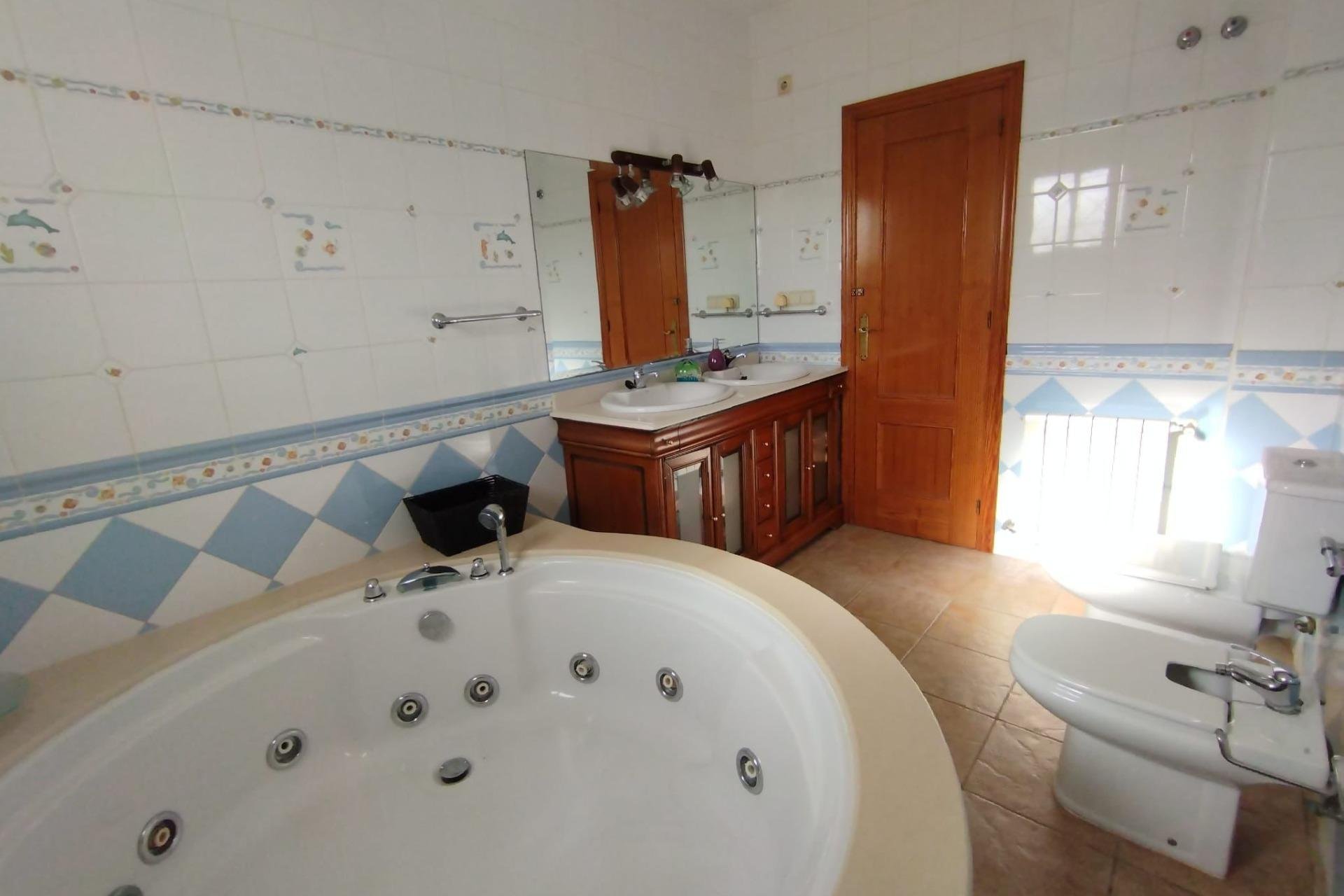 Resale - Villa - Torrevieja - Torreta