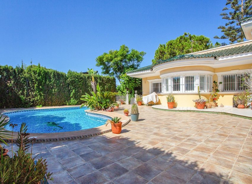 Resale - Villa - Torrevieja - Torreta