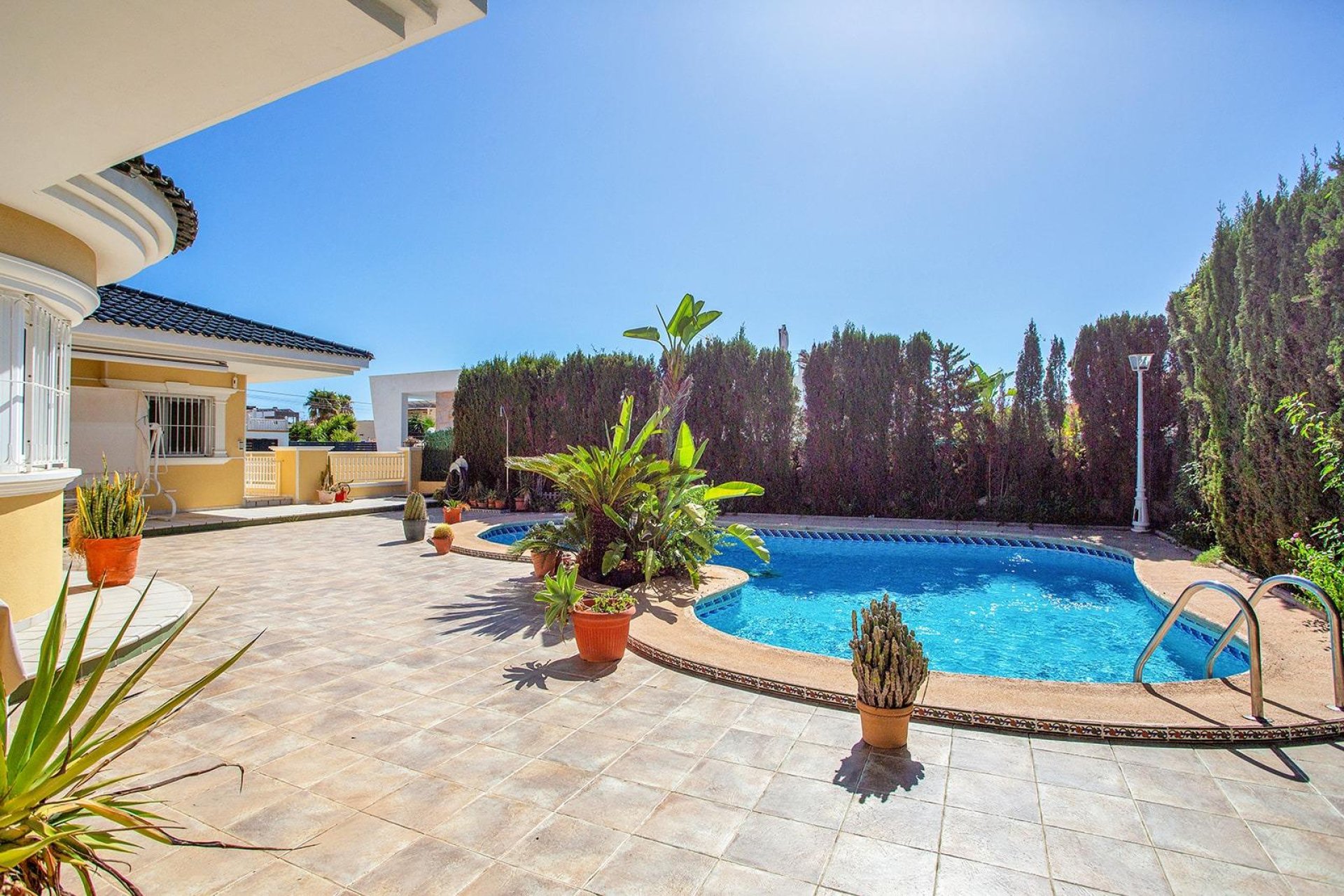 Resale - Villa - Torrevieja - Torreta