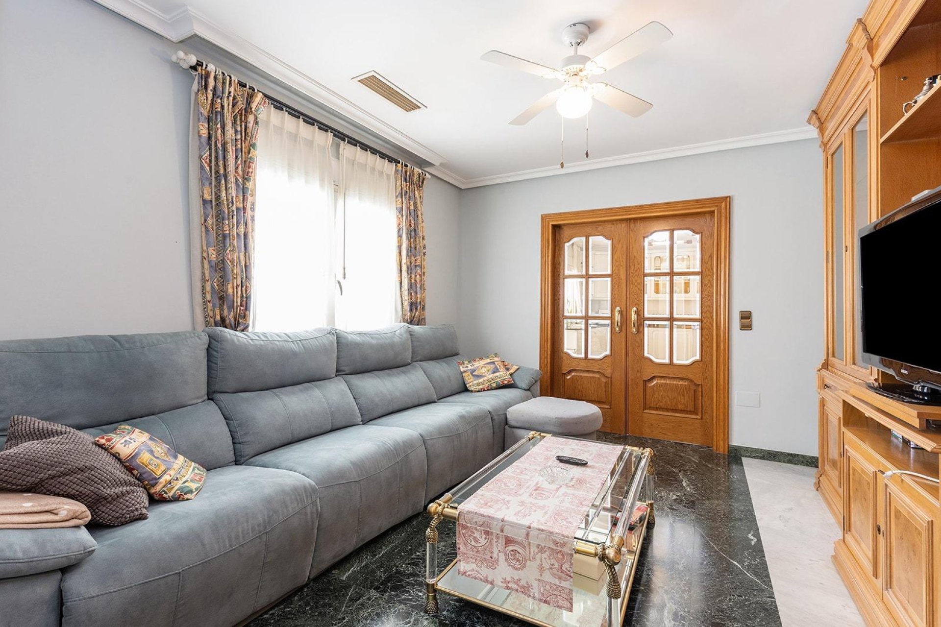 Resale - Villa * - Torrevieja - Torretas *