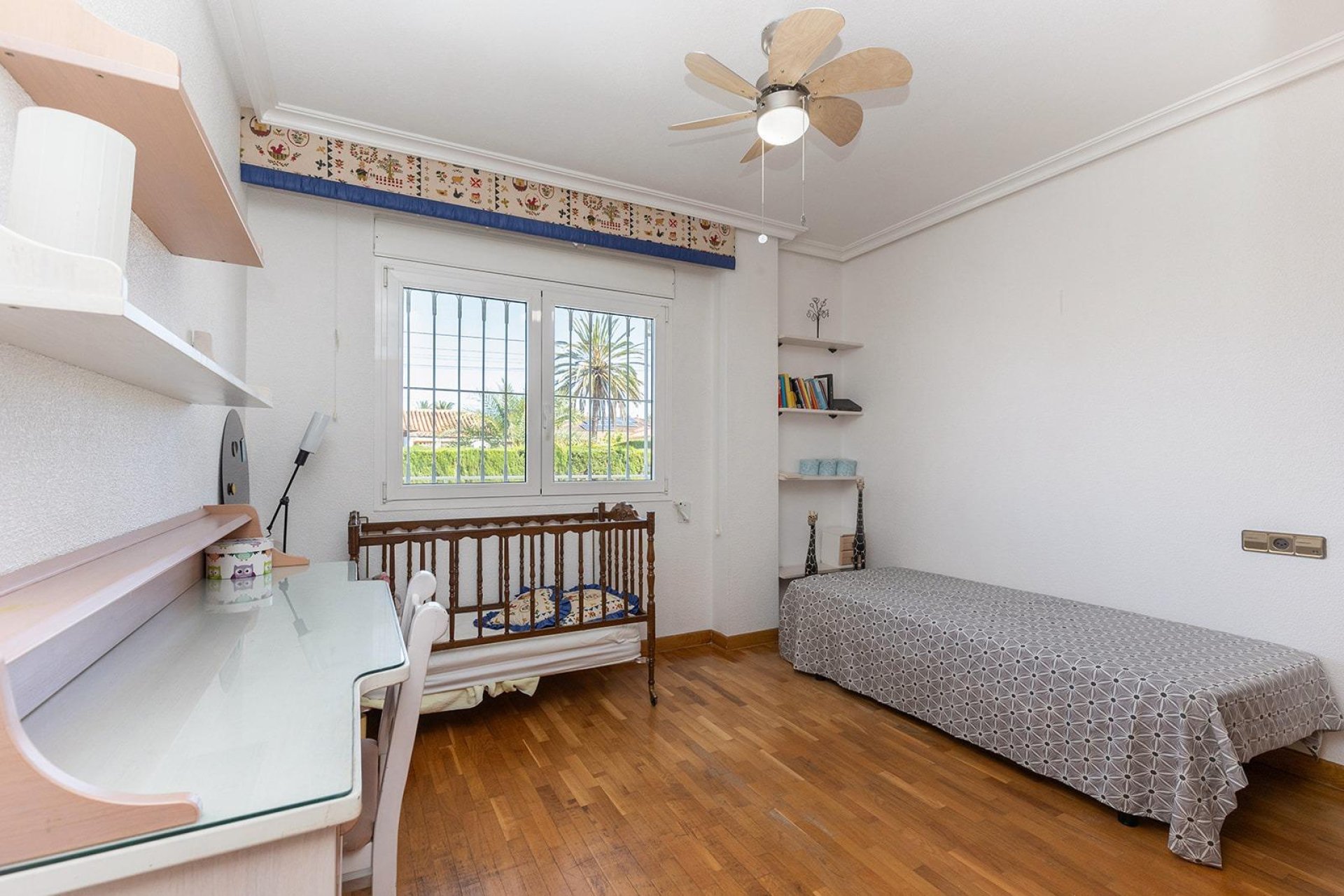 Resale - Villa * - Torrevieja - Torretas *