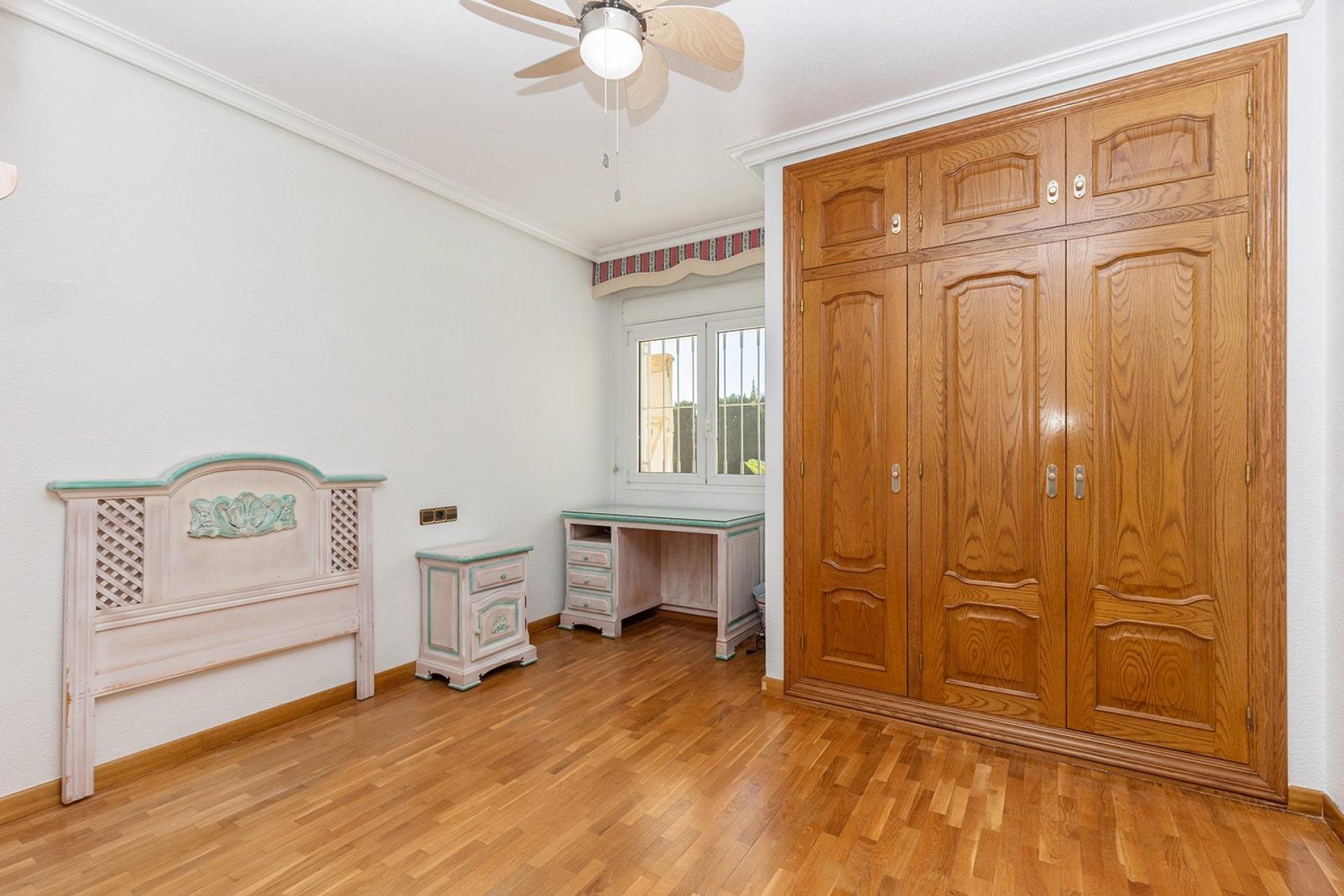 Resale - Villa * - Torrevieja - Torretas *