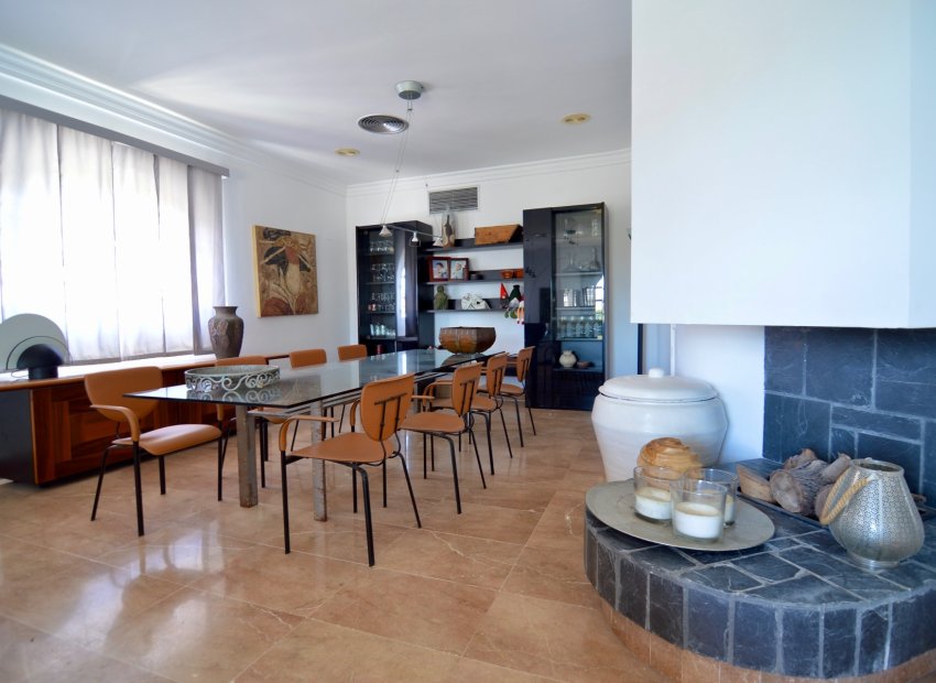 Resale - Villa * - Torrevieja - Torretas *