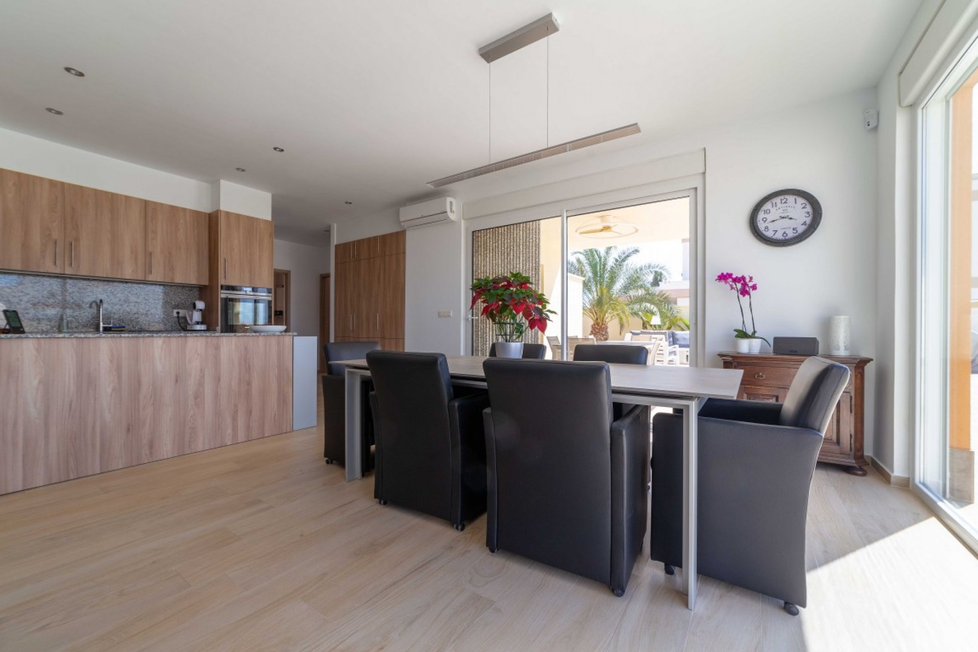 Resale - Villa * - Torrevieja * - Torretas *