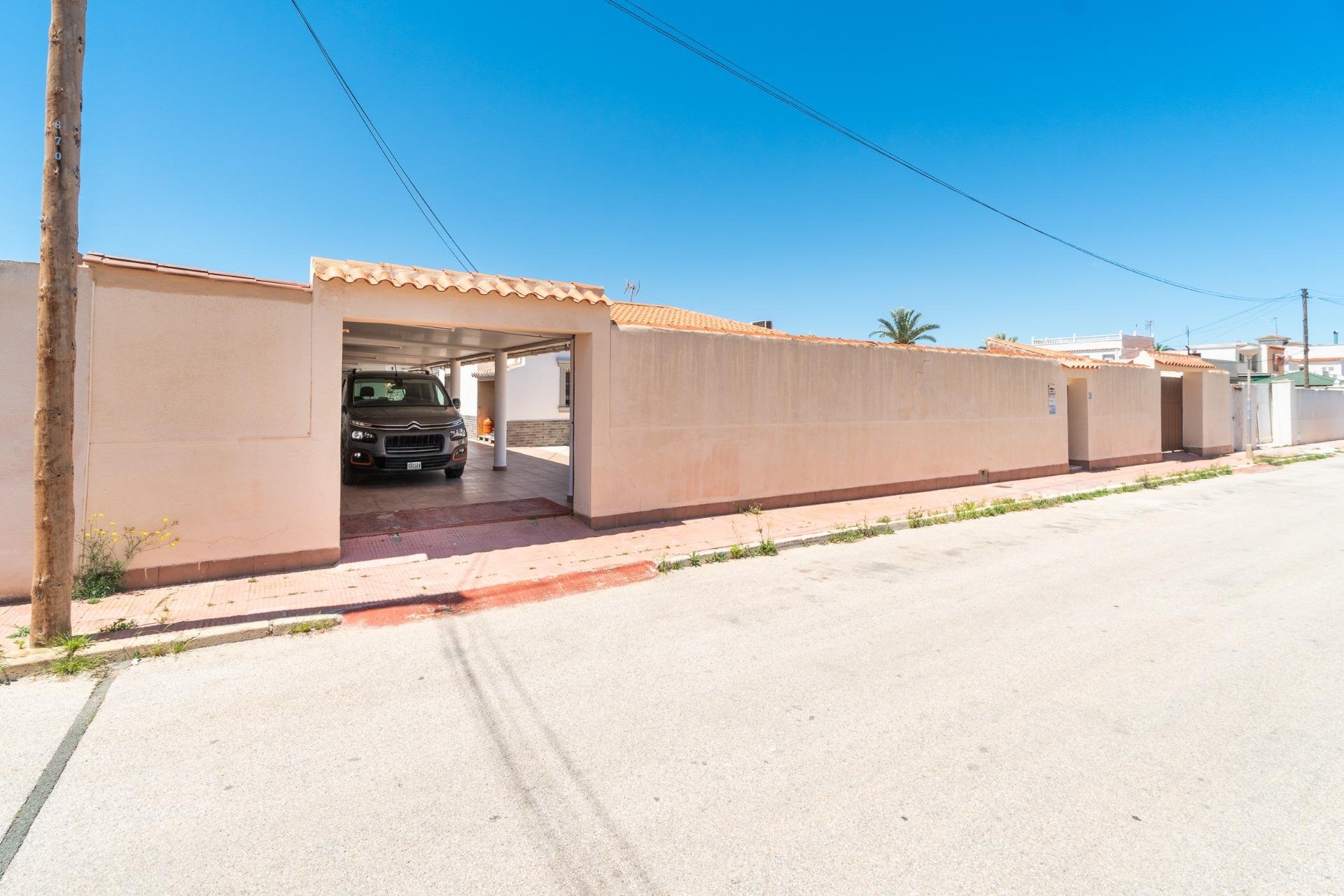 Resale - Villa * - Torrevieja * - Torretas *