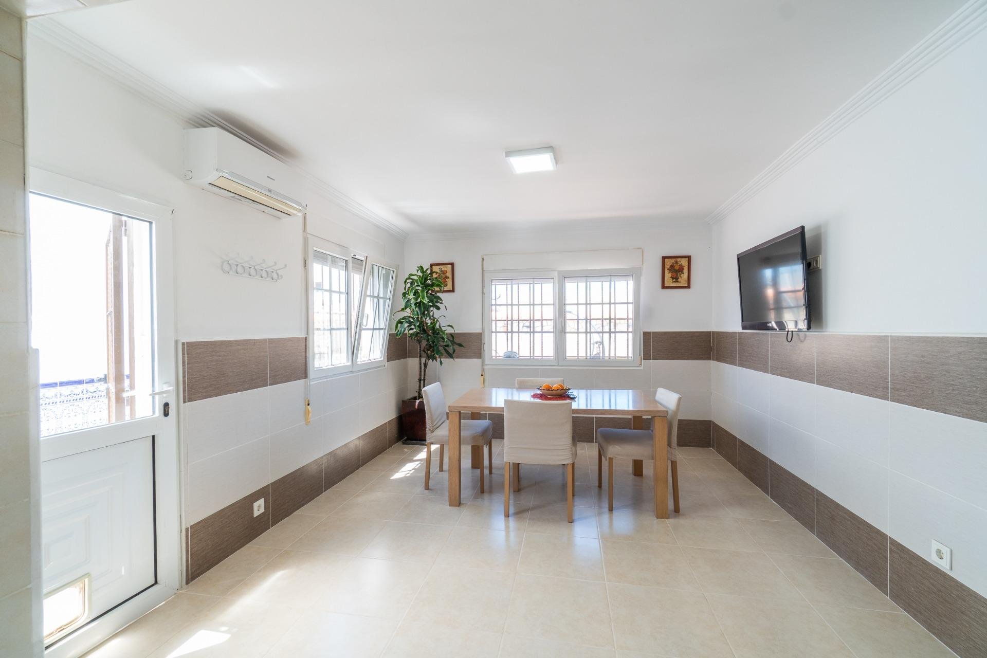 Resale - Villa * - Torrevieja * - Torretas *