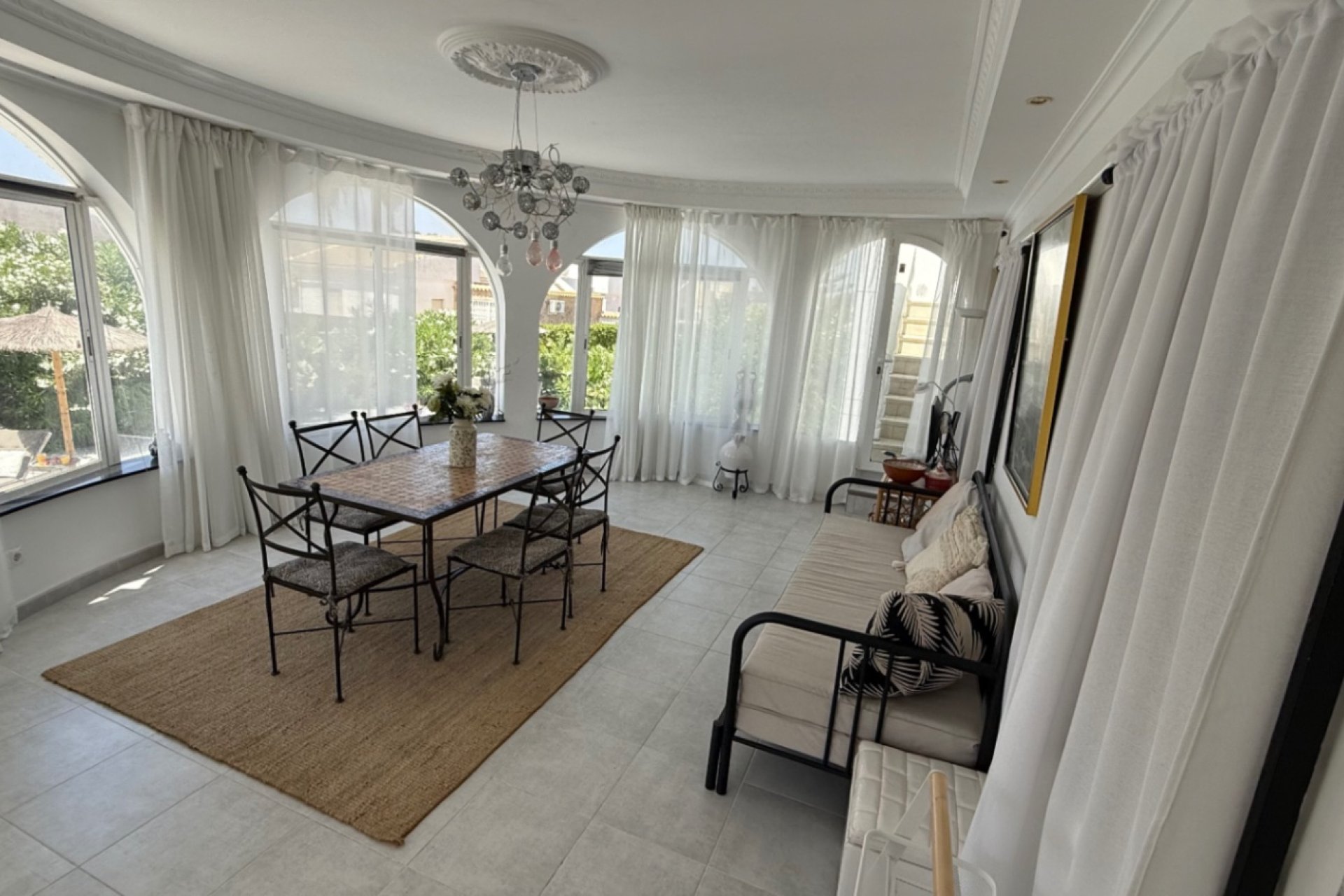 Resale - Villa * - Torrevieja *