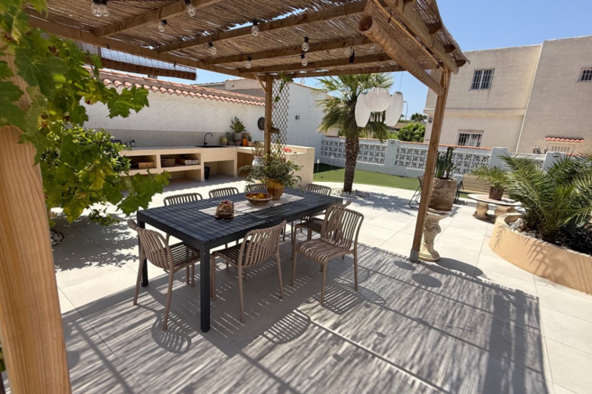 Resale - Villa * - Torrevieja *