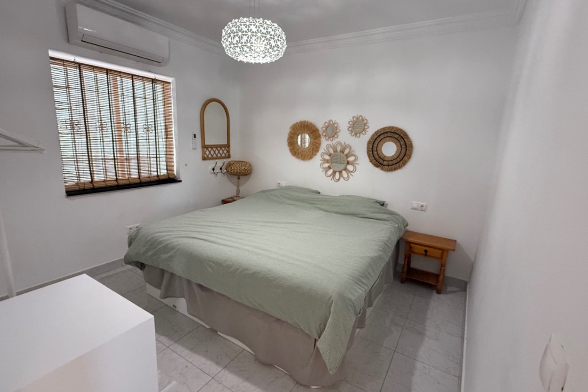 Resale - Villa * - Torrevieja *
