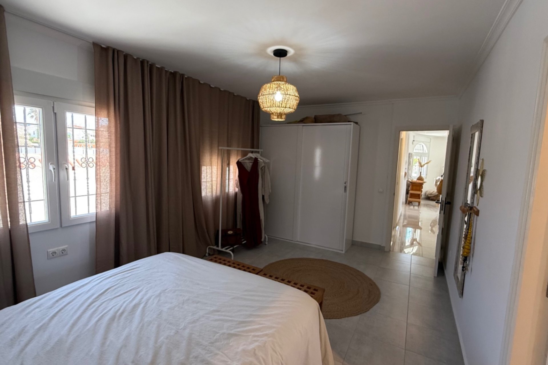 Resale - Villa * - Torrevieja *