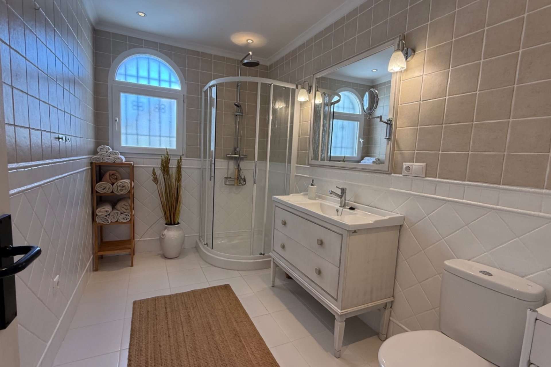 Resale - Villa * - Torrevieja *