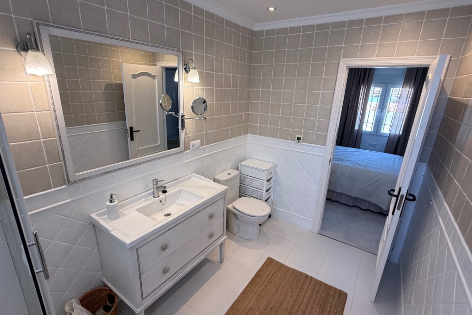 Resale - Villa * - Torrevieja *