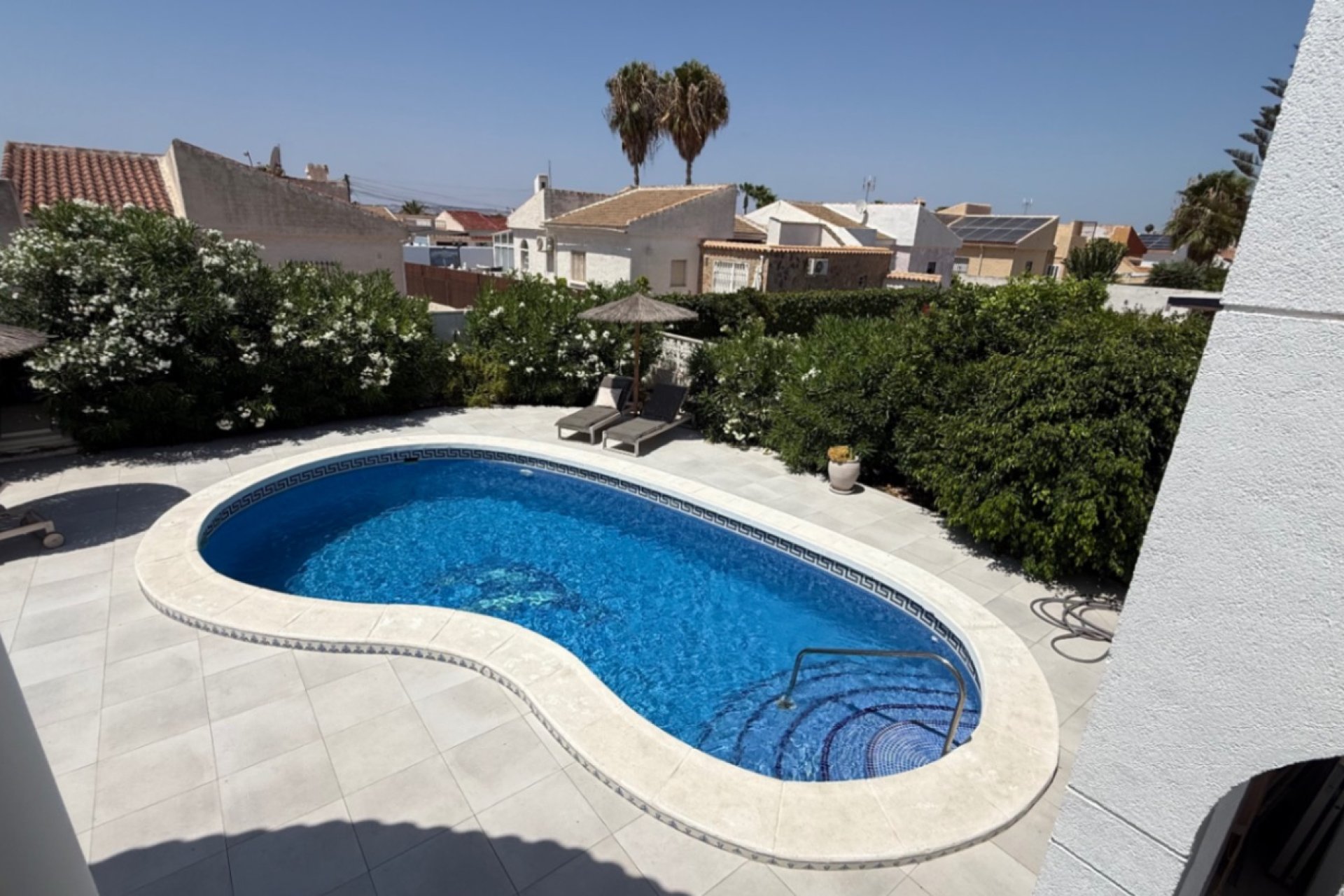 Resale - Villa * - Torrevieja *