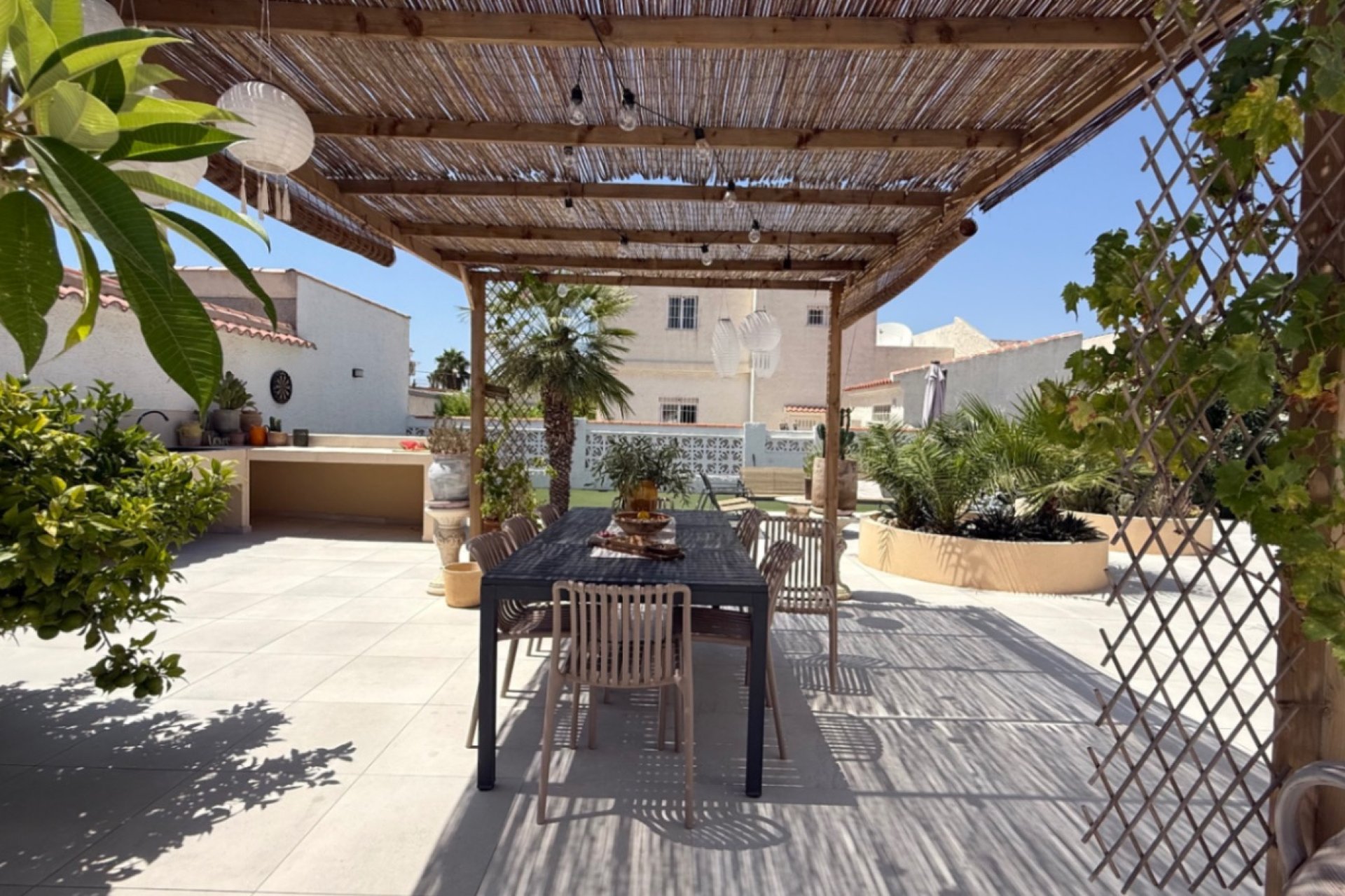 Resale - Villa * - Torrevieja *