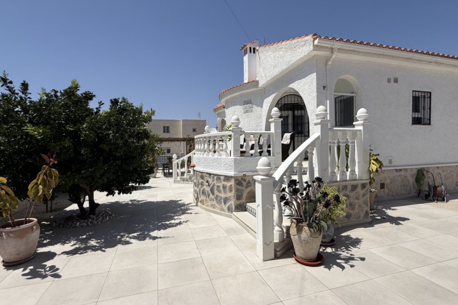 Resale - Villa * - Torrevieja *