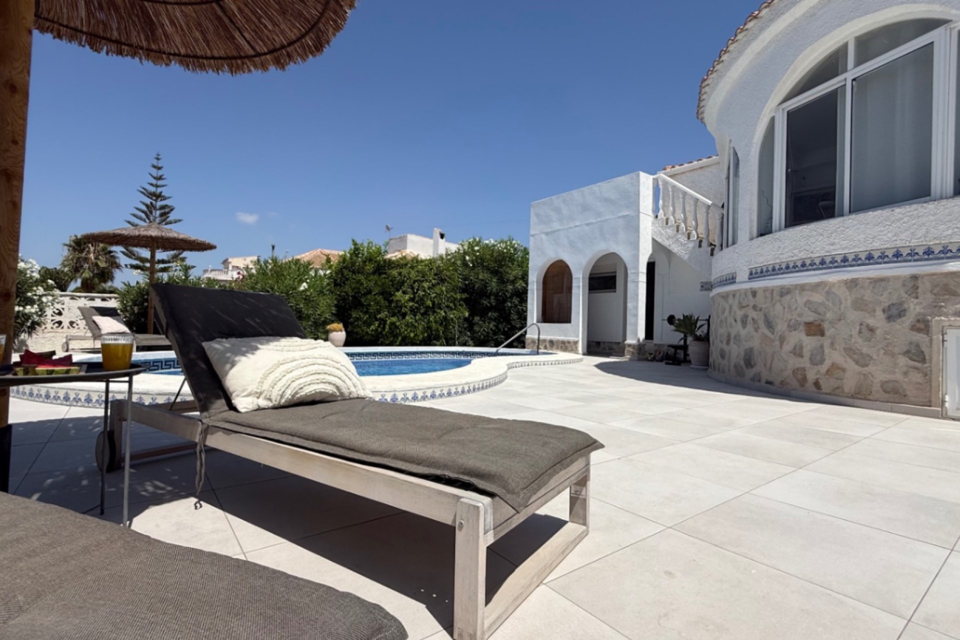 Resale - Villa * - Torrevieja *